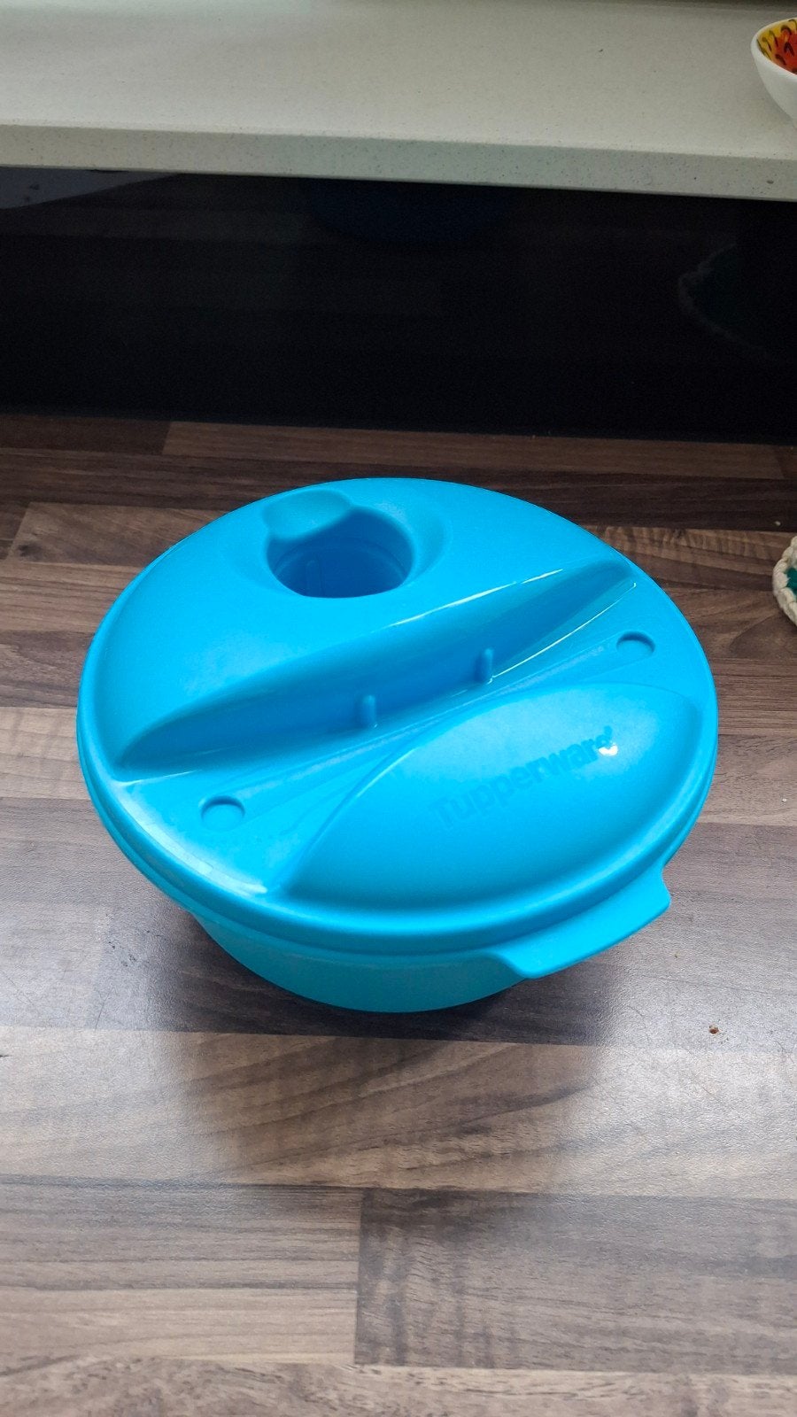 Tupperware Kom met Deksel - Aqua Blauw - 1.5 Liter, Gebruikt, Blauw, Ophalen of Verzenden, Bak of Kom