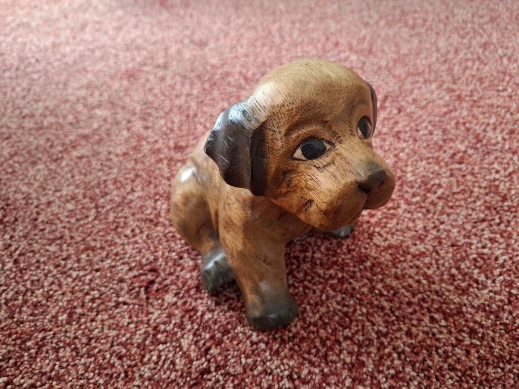 Schattig houten hondje - 13 cm hoog, Minder dan 20 cm, Ophalen of Verzenden, Beeld, Hout