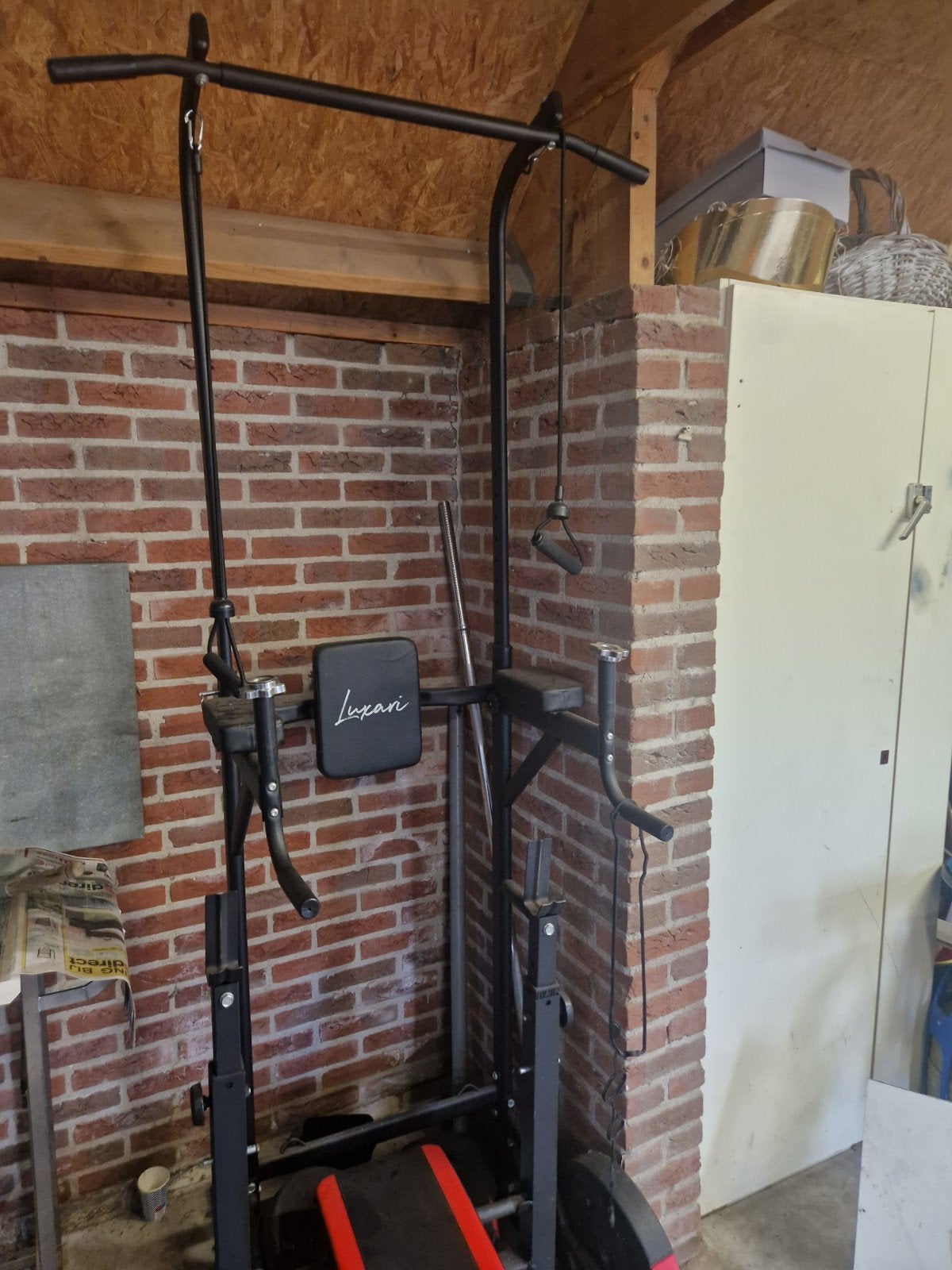 Krachtstation met bankje Ideaal voor thuisgym met gewichten, Ophalen, Benen, Gebruikt, Krachtstation