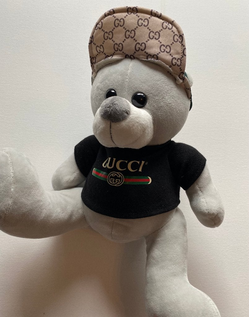 Grijze knuffelbeer met Gucci-stijl kleding, Kinderen en Baby's, Overige merken, Overige karakters, Beer, Grijs