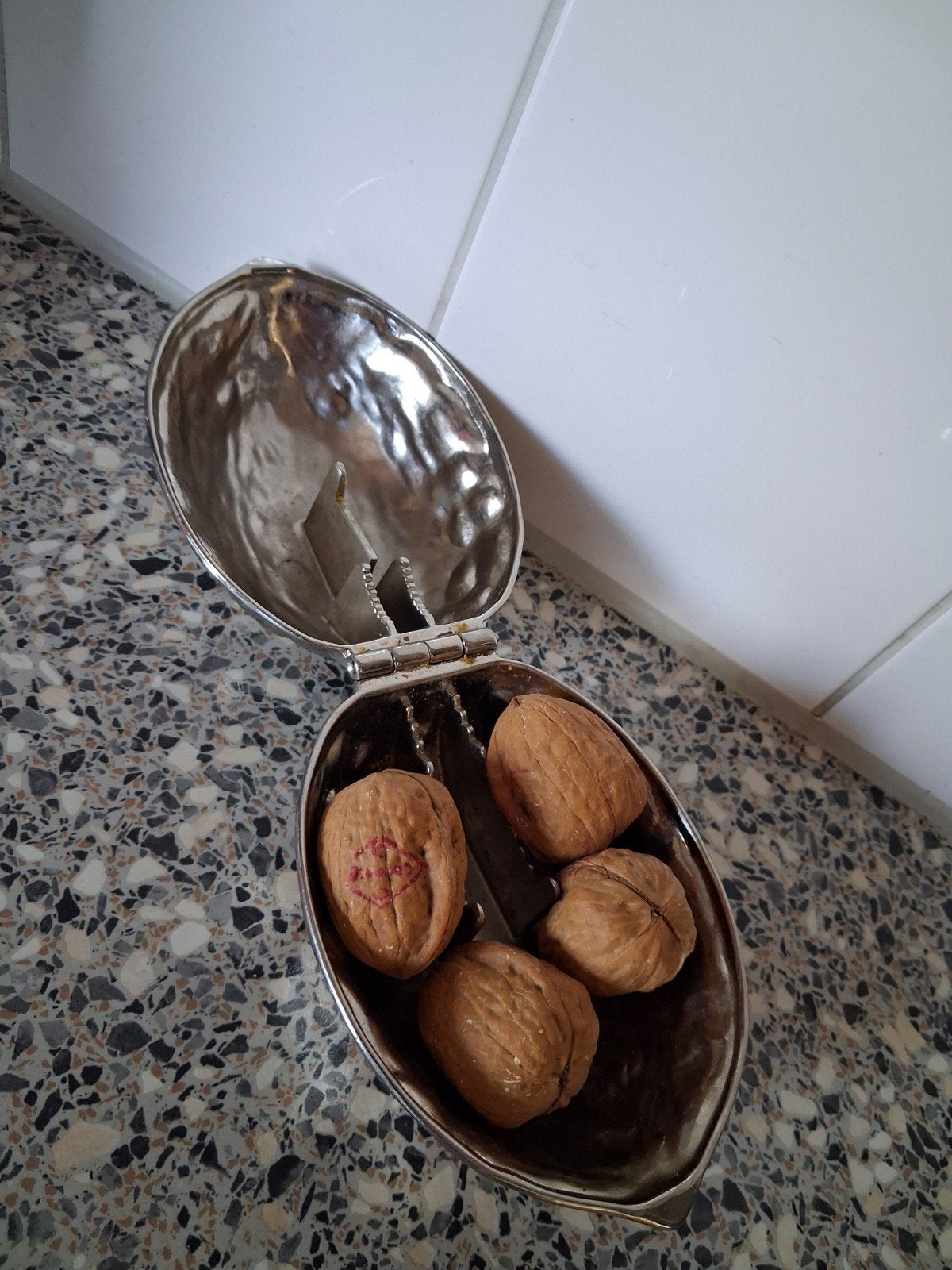 Vintage Notenkraker in de vorm van een Walnoot, Ophalen