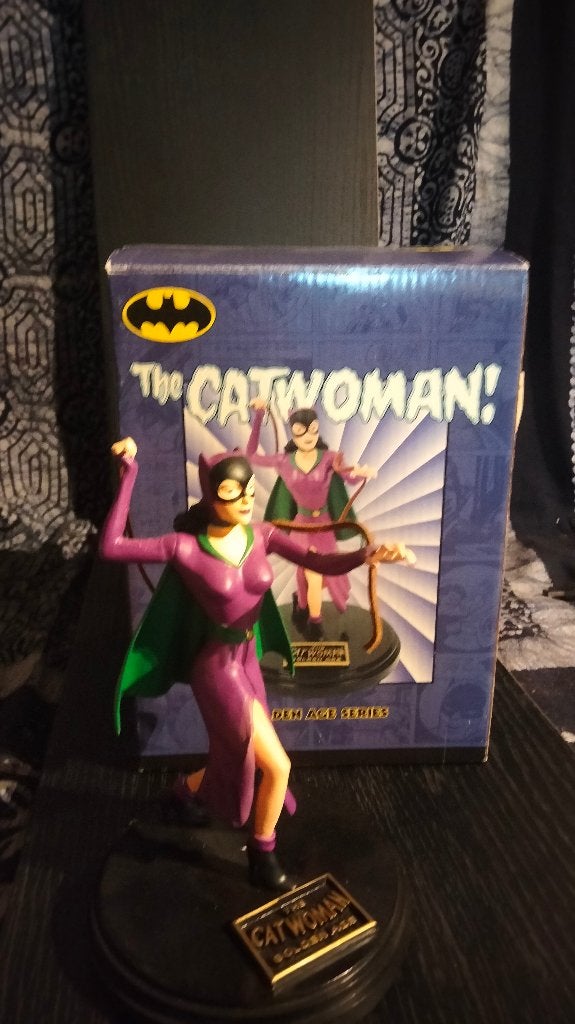 Catwoman statue op sokkel in doos, Ophalen of Verzenden, Superheld, Zo goed als nieuw, Beeldje of Figuurtje