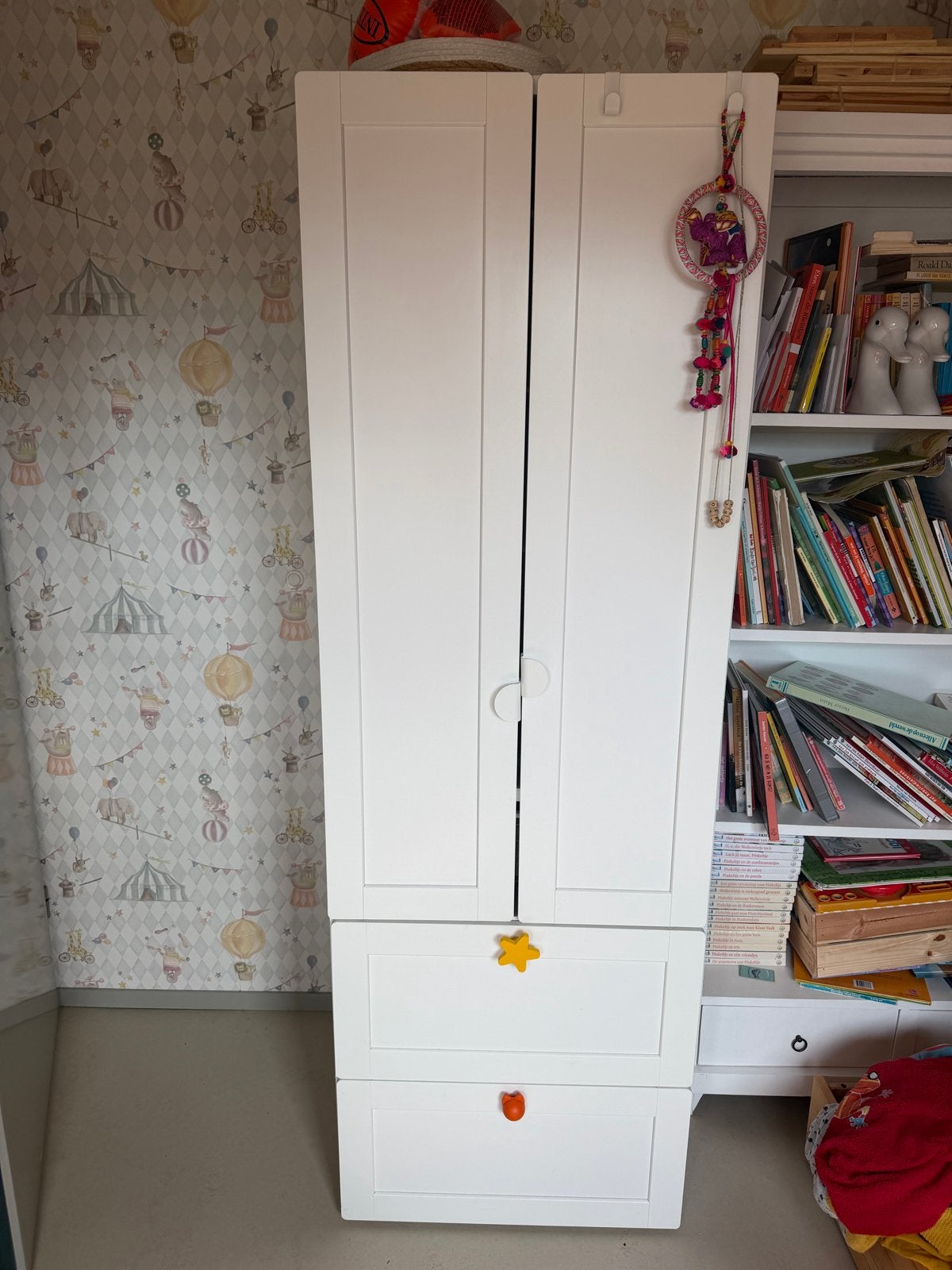 IKEA SMÅSTAD / PLATSA Kledingkast wit met 2 lades, Kinderen en Baby's, Kinderkamer | Commodes en Kasten, Ophalen, 50 tot 70 cm