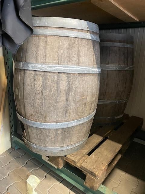 Wijnvat  2 x, Ophalen, Gebruikt, Met kraantje, 150 liter of meer