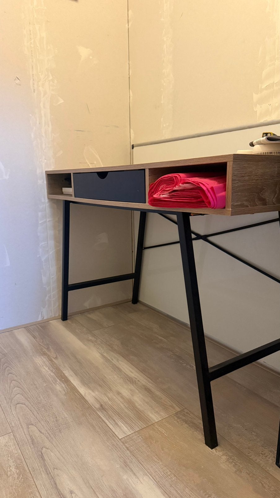 JYSK ABBETVED bureau – licht eiken/zwart – 120 cm, Ophalen, Zo goed als nieuw