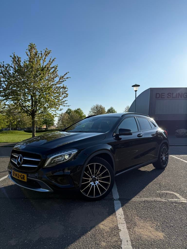 Mercedes-Benz GLA Gla180 1.6 90KW Aut7 2017 Zwart, 4 cilinders, 715 kg, 1595 cc, 1335 kg