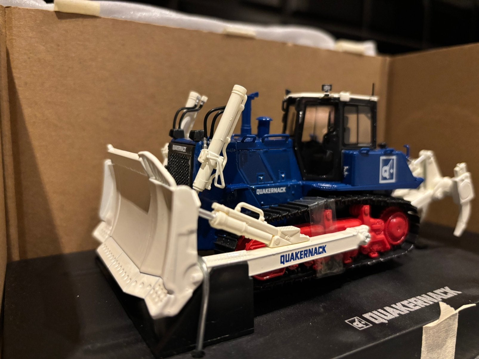 Komatsu DX155 Quakernack schaal 1:50 doos geen Conrad / NZG, Hobby en Vrije tijd, Modelauto's | 1:50, Ophalen of Verzenden, Zo goed als nieuw