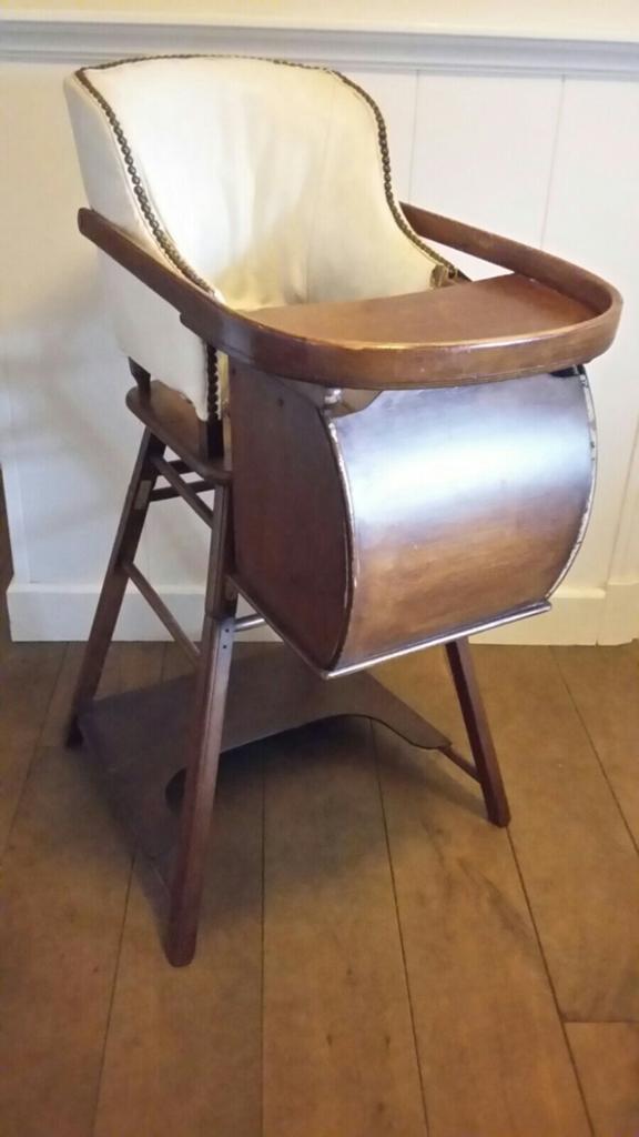 Antieke kinderstoel van hout en witleer, Ophalen