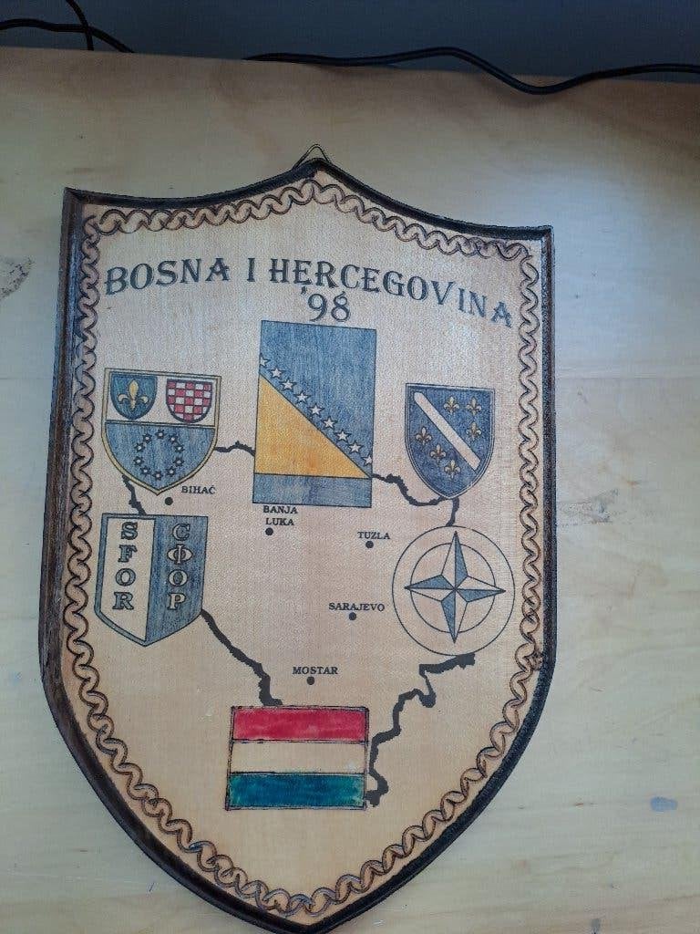 Bosnië en Herzegovina SFOR '98 Houten Plaquette, Overige gebieden, Onbekend, Overige soorten, Ophalen of Verzenden