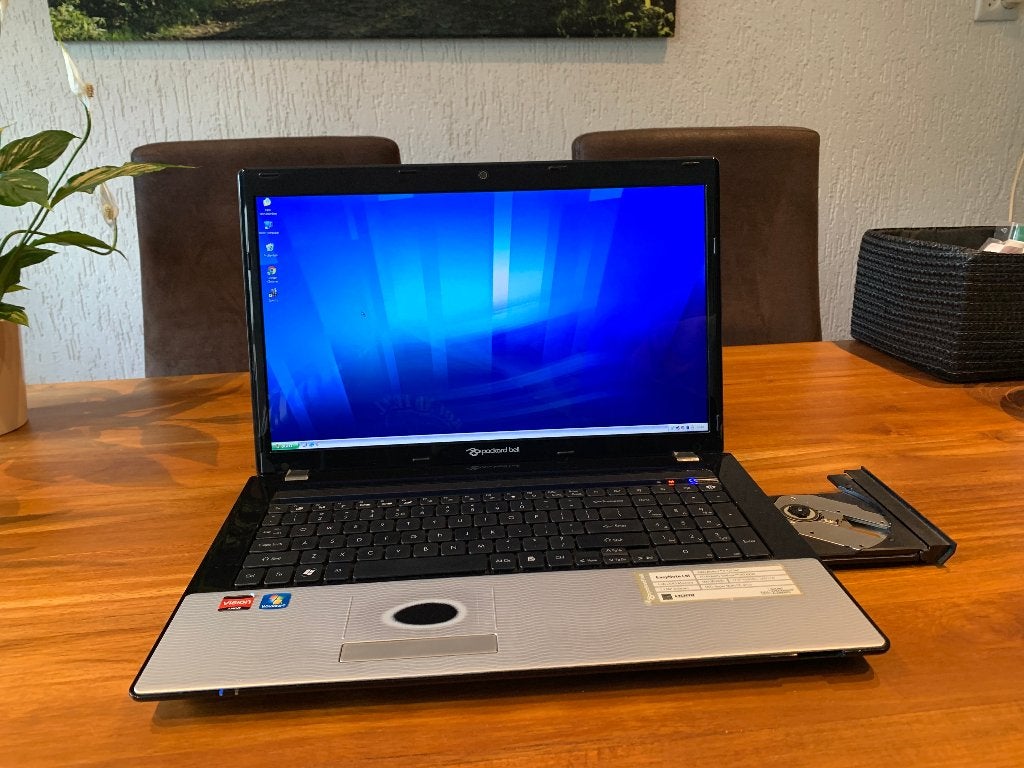 Nette 17,3 inch PB Dual core Windows XP laptop. accu werkt, Computers en Software, Gebruikt, Qwerty, Ophalen of Verzenden, Gaming
