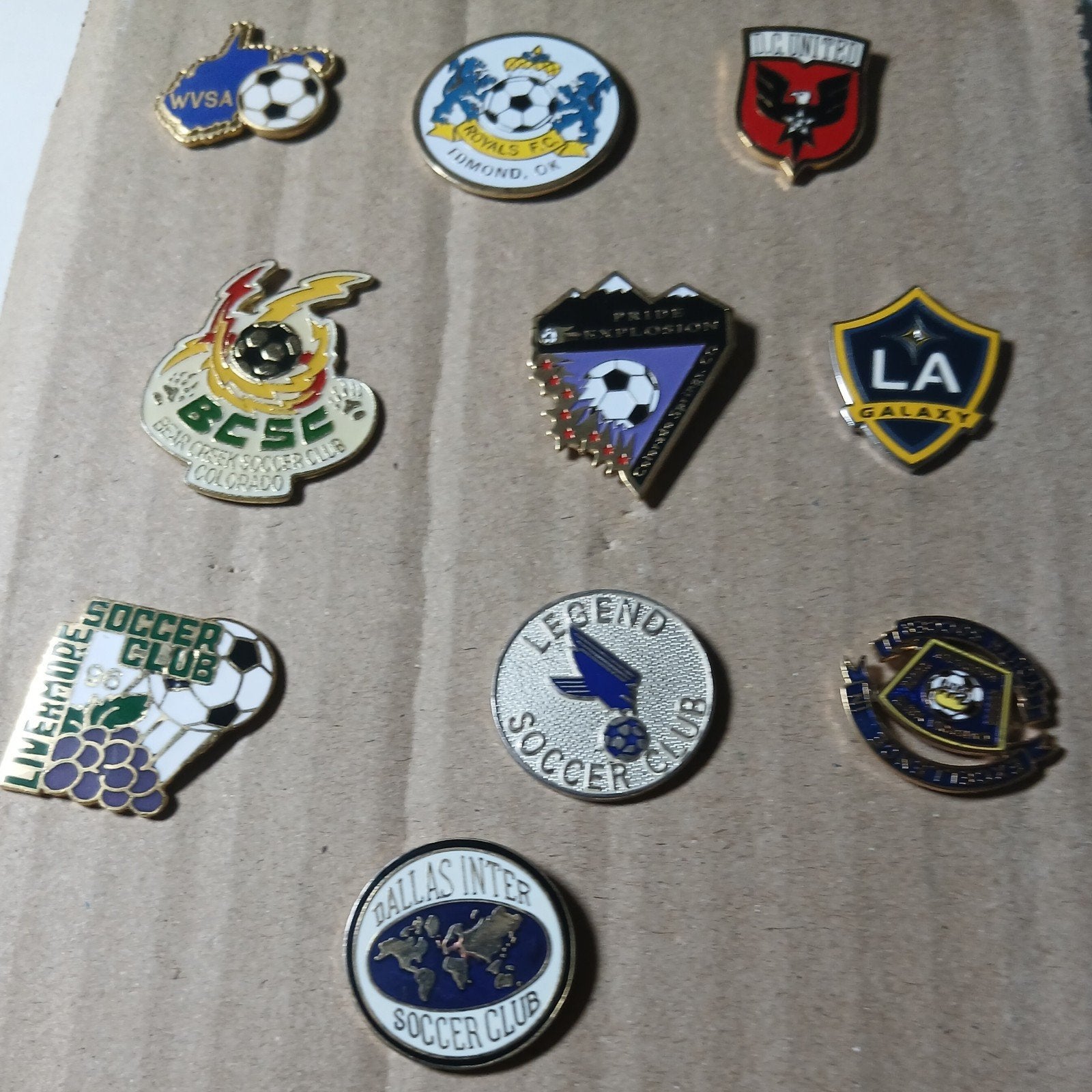 Verzameling van 11 Voetbal Club Pins - Diverse Clubs, Ophalen of Verzenden