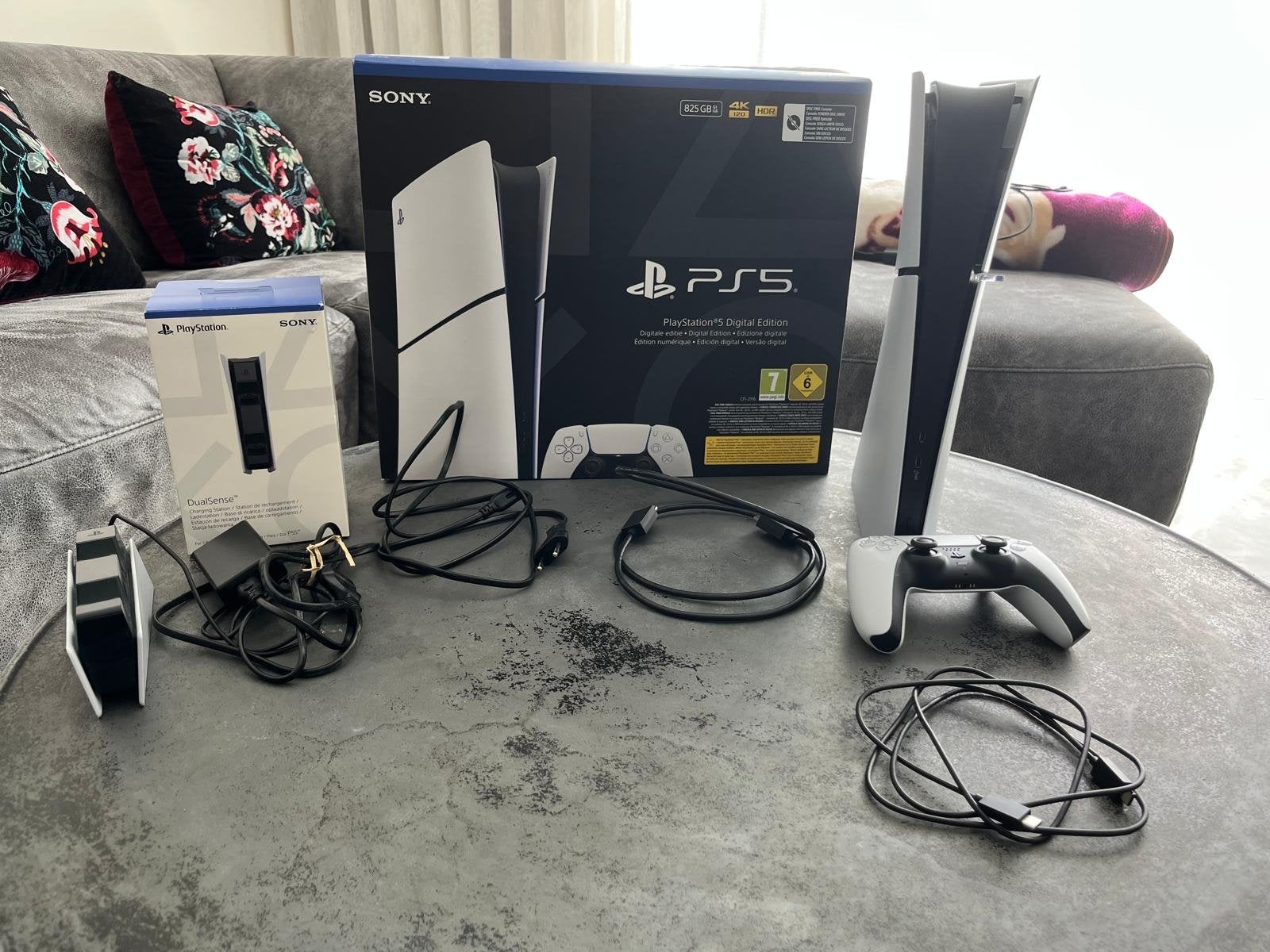 Sony PlayStation 5 Digital Edition met DualSense oplader, Ophalen, Virtual Reality, Zo goed als nieuw, Eén computer