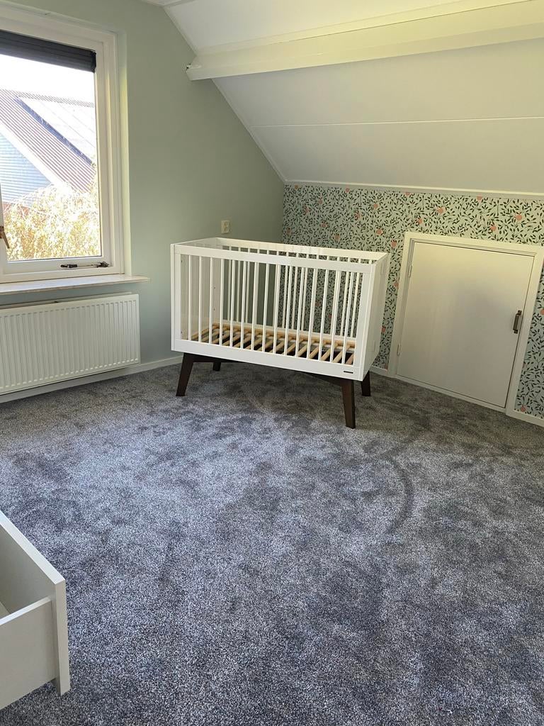 Kidsmill ledikant incl. matras - hoogglans Wit/Walnoot, Zo goed als nieuw, Minder dan 140 cm, Minder dan 70 cm, Ophalen