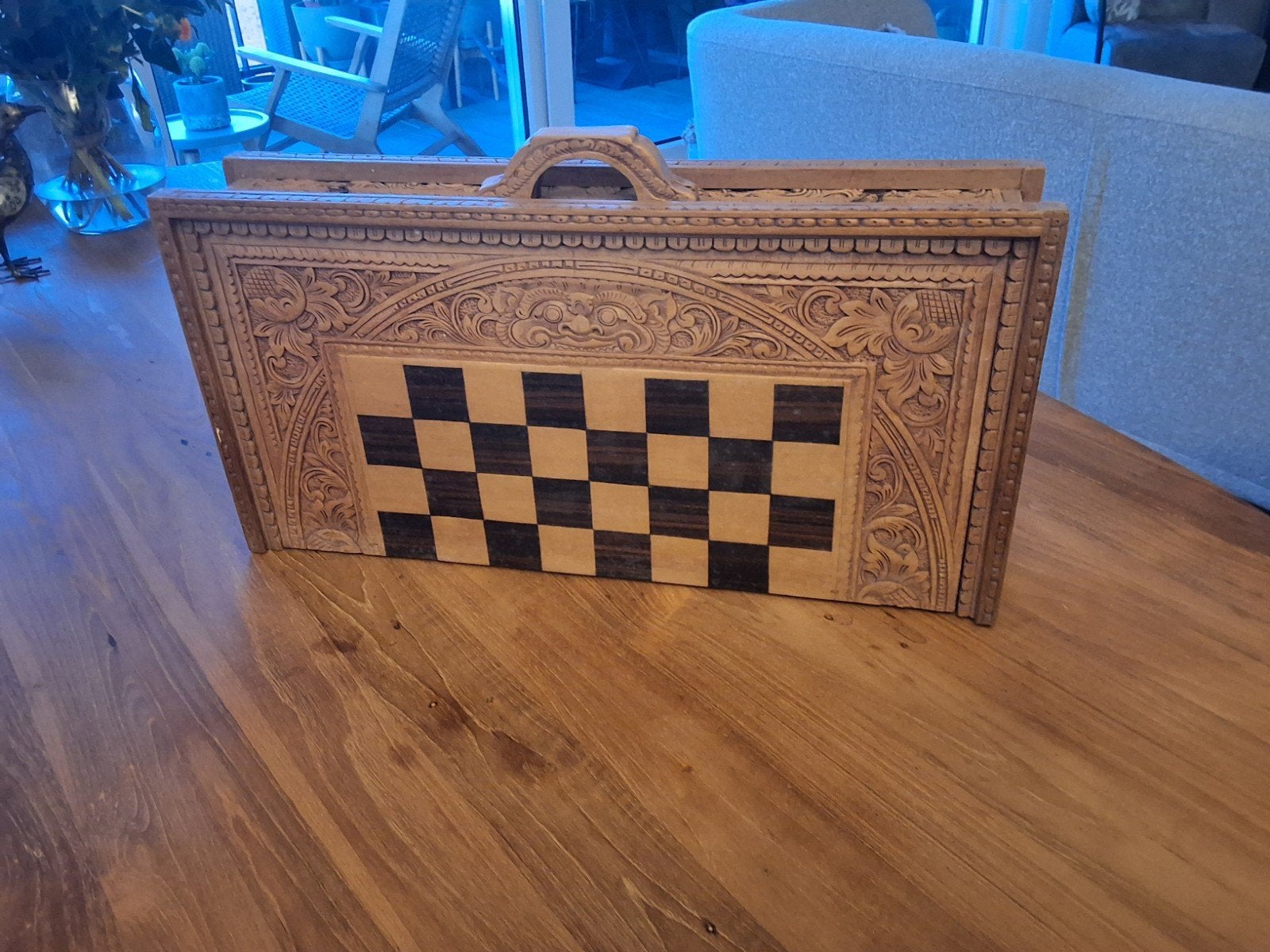 Uniek handgesneden schaak- en backgammonspel, 51cm., Hobby en Vrije tijd, Een of twee spelers, Onbekend, Ophalen of Verzenden