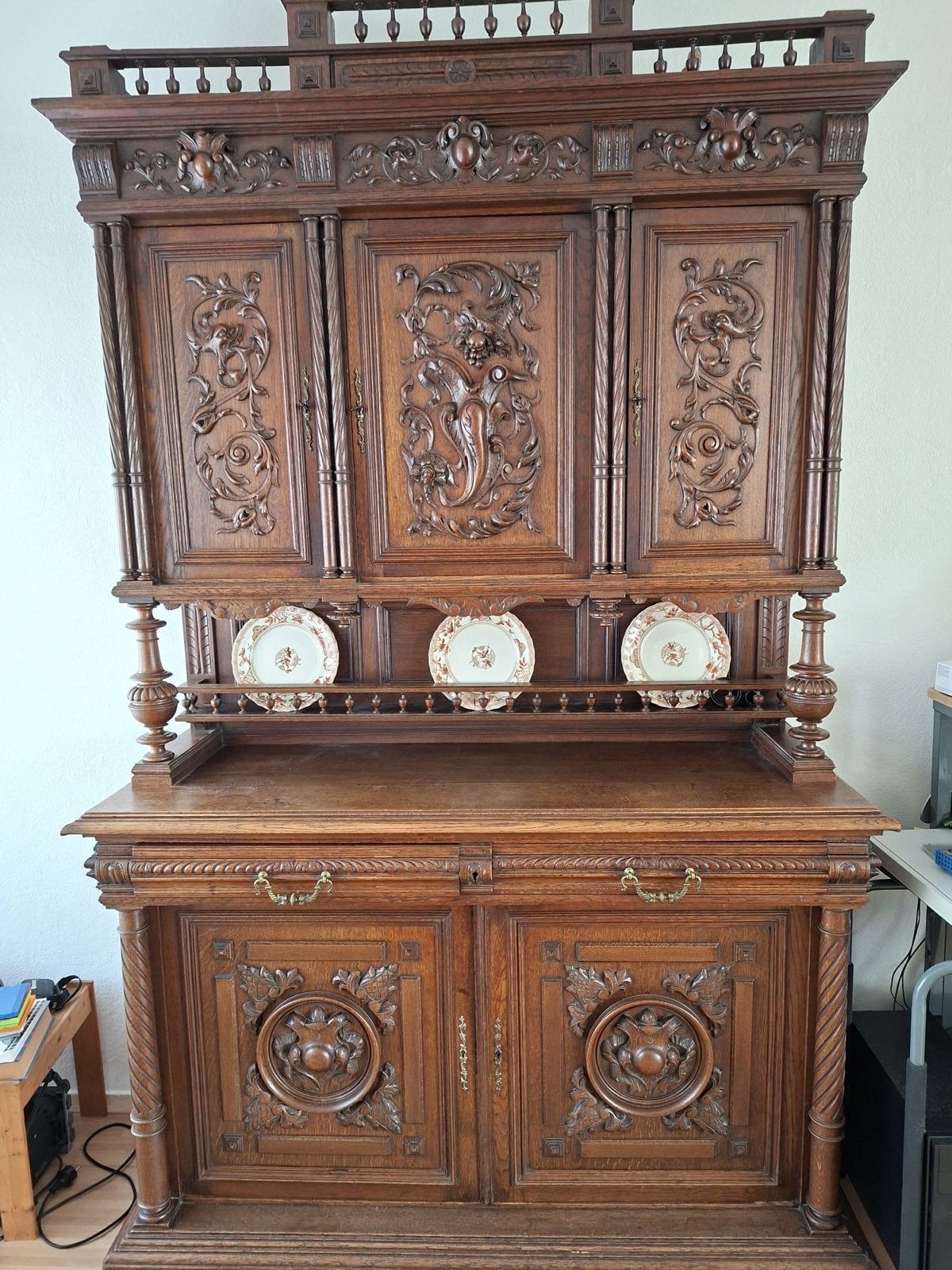 Antiek Eiken Dressoir met Rijkelijk Snijwerk, Antiek en Kunst, Ophalen