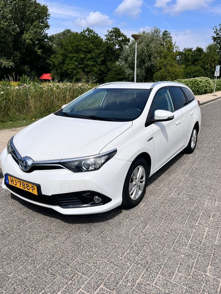 Toyota Auris 1.8 Hybrid Touring Sports CVT 2015 Wit-NEW APK, Auto's, Toyota, Euro 6, Leder en Stof, Wit, Volledig hybride