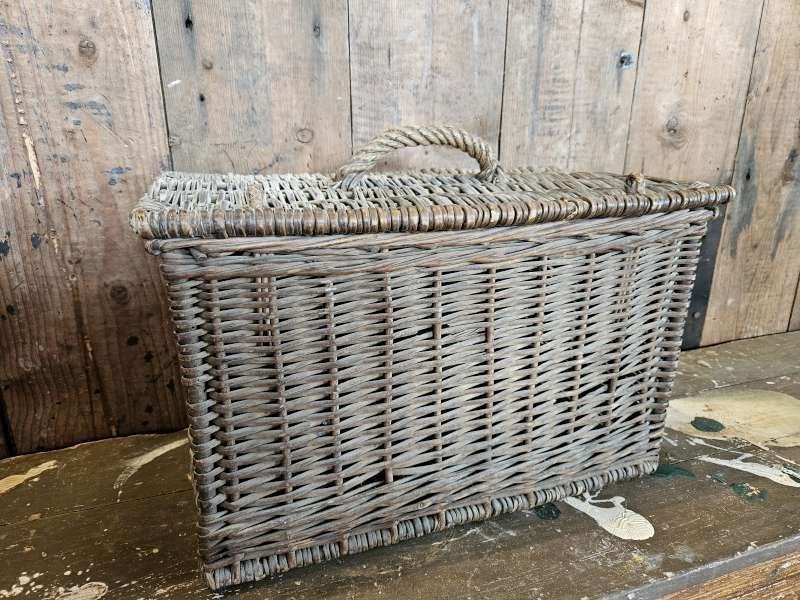 oude franse rieten mand ``WOONWINKEL RUSTIEK``, Ophalen of Verzenden