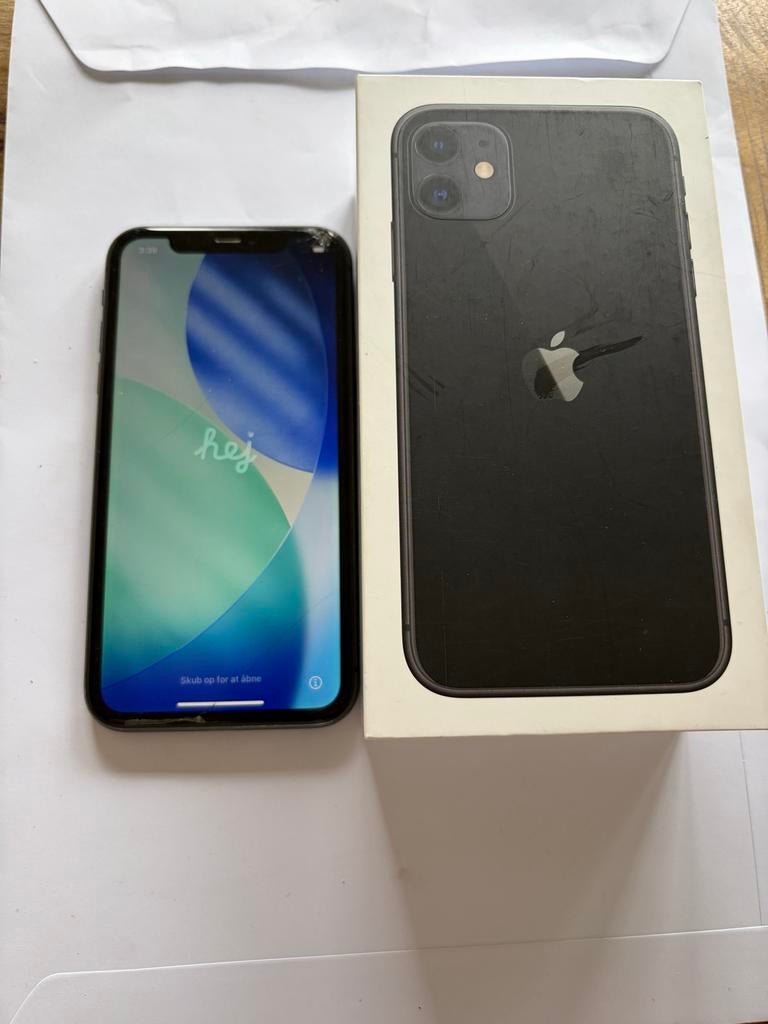 iPhone 11 Zwart 128GB met barsten en gebruikerssporen, 128 GB, Zwart, Zo goed als nieuw, Zonder simlock