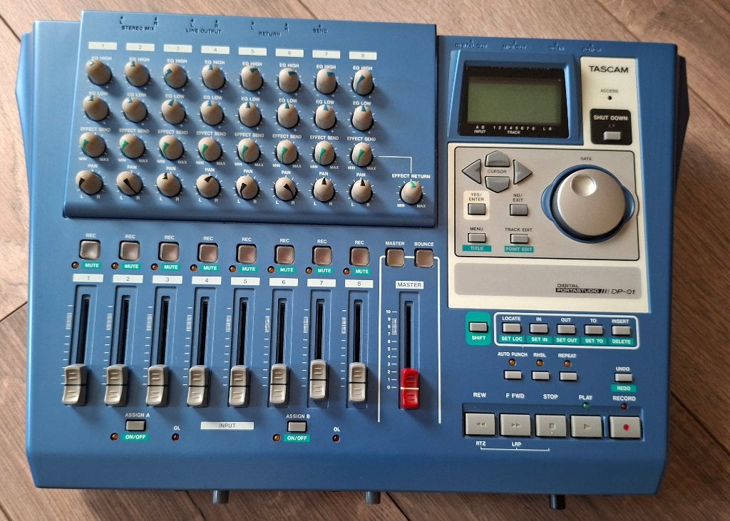 Tascam DP-01, Ophalen of Verzenden, Gebruikt, 5 tot 10 kanalen, Microfooningang