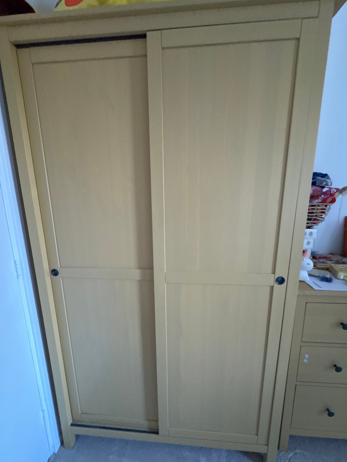 Kledingkast HEMNES met schuifdeuren - IKEA, Ophalen, Met plank(en), Gebruikt, 100 tot 150 cm