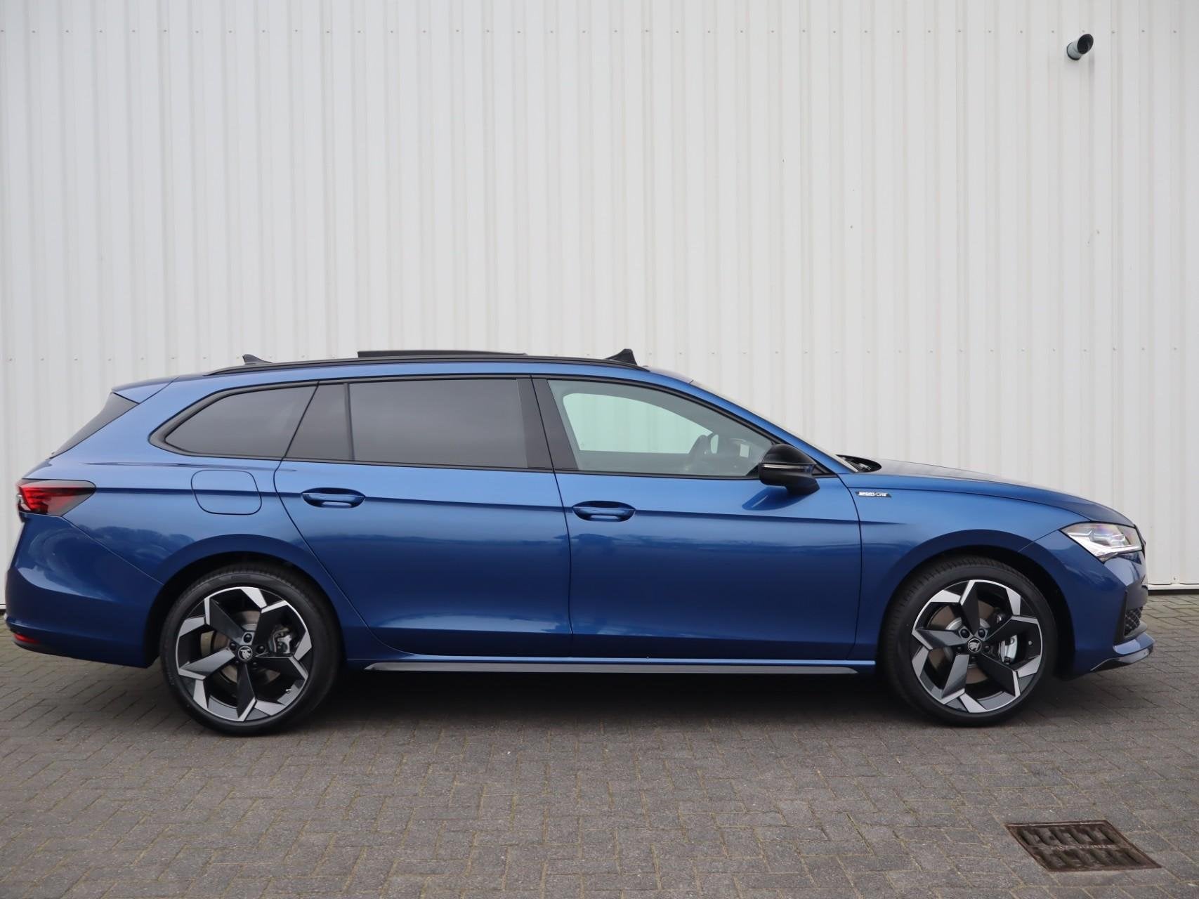 Skoda Superb Combi 1.5 TSI PHEV Sportline Business | Winter, Auto's, 12 maanden, 1498 cc, 4 cilinders, Blauw