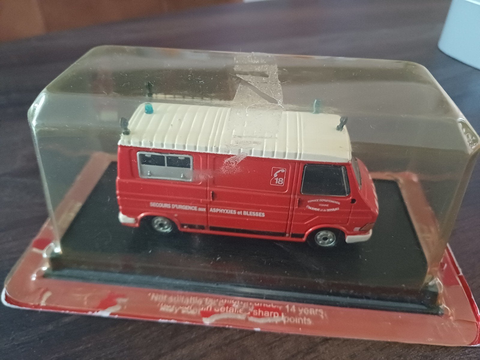 Fiat model 242, 1:50, brandweer rood., Ophalen of Verzenden, Auto, Overige merken