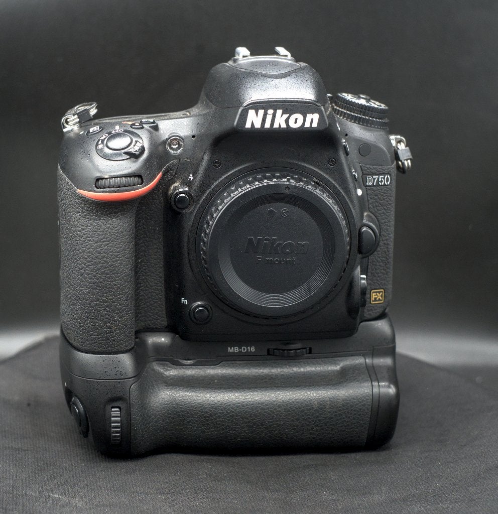 Nikon D750 met grip (16k kliks), Audio, Tv en Foto, Fotocamera's Digitaal, Accu, Spiegelreflex, Ophalen of Verzenden, Zo goed als nieuw
