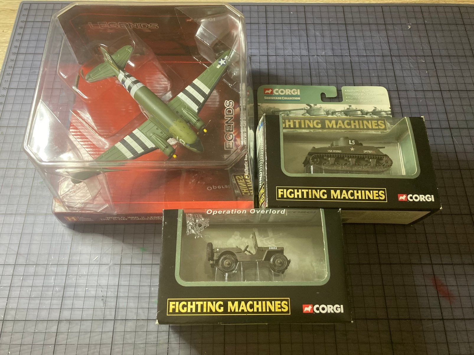 Corgi C-47 Skytrain, Sherman, Willy’s Jeep, D-Day, Ophalen of Verzenden, Miniatuur of Beeldje