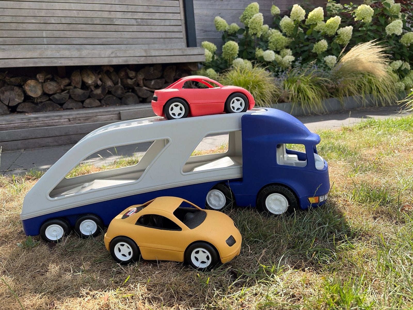 Little Tikes Vrachtwagen met 2 Auto's, Ophalen, Gebruikt