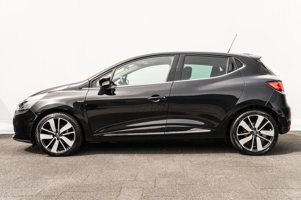 Renault Clio 0.9 TCe Iconic | Leder | Sportstoelen | 17 inch, 898 cc, Met garantie (alle), Zwart, Handgeschakeld
