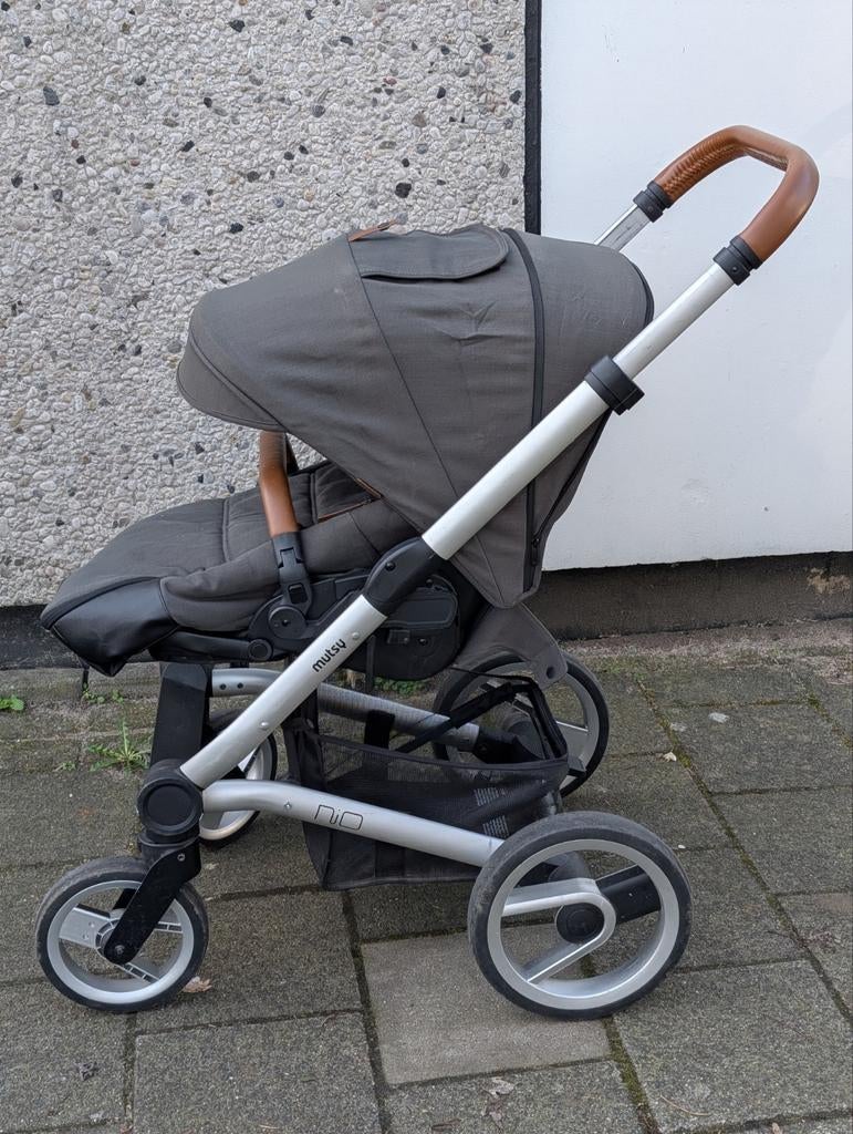 Mutsy Nio Kinderwagen Complete Set - Pine Green, Kinderen en Baby's, Kinderwagens en Combinaties, Mutsy, Ophalen of Verzenden