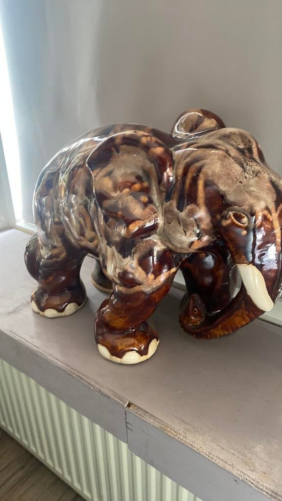 Olifant keramiek-porselein, Ophalen of Verzenden, Zo goed als nieuw, Dier