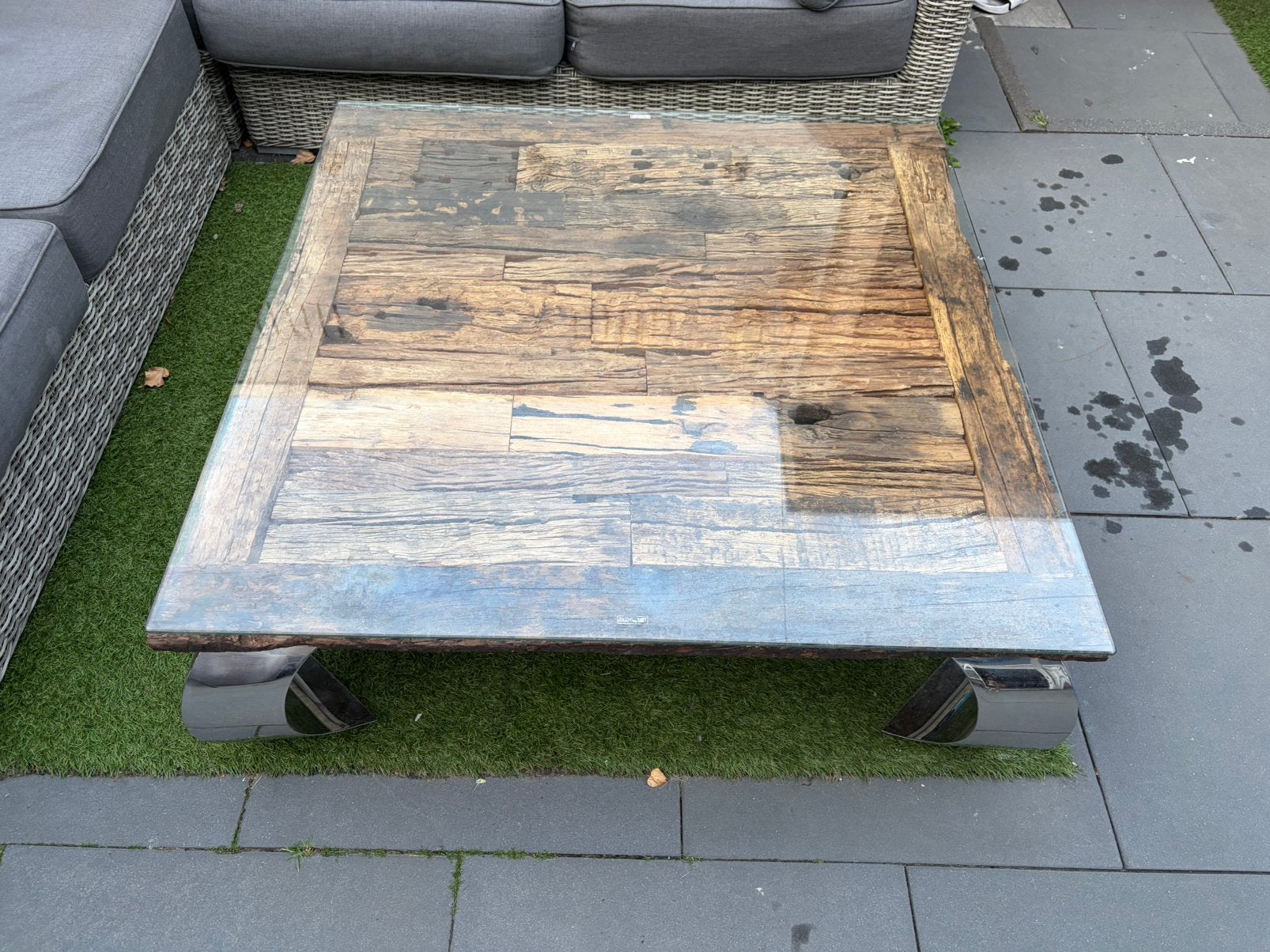 Salon tafel en eettafel, Ophalen