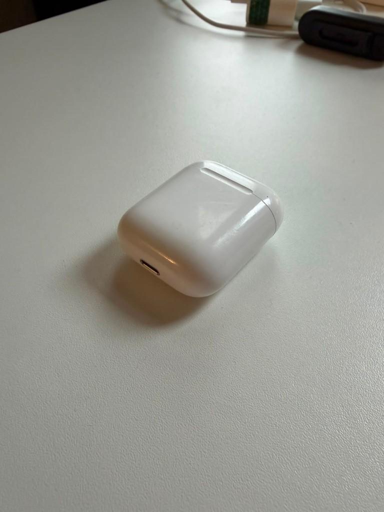 Apple AirPods Lightning Oplaadcase (A1602) – Alleen Case, Ophalen of Verzenden, Gebruikt, Overige merken