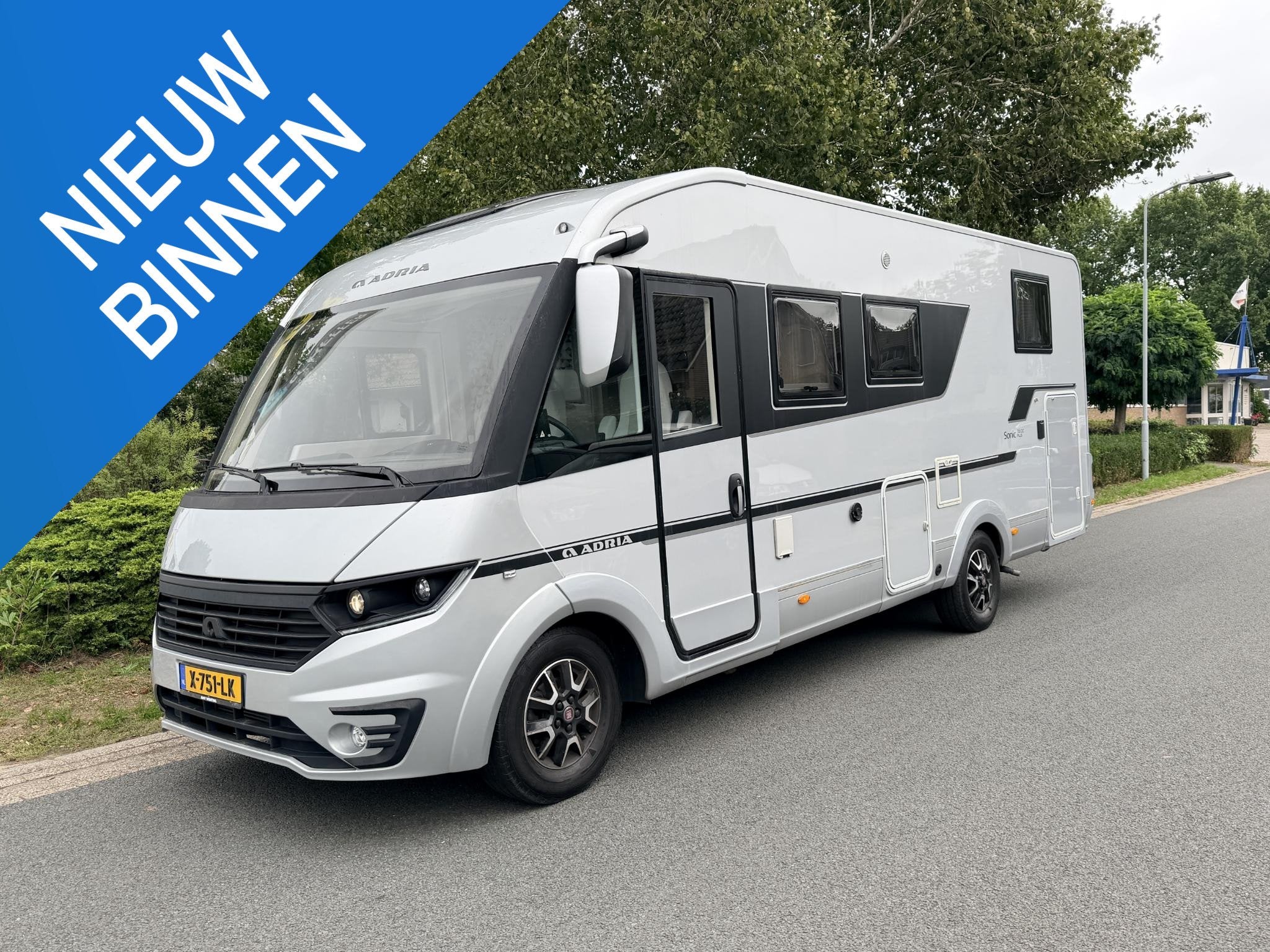 Adria Sonic Plus 700 Luxury Integraal Camper TV•Hefbed, Integraal, Airconditioning, Fietsendrager, Bedrijf