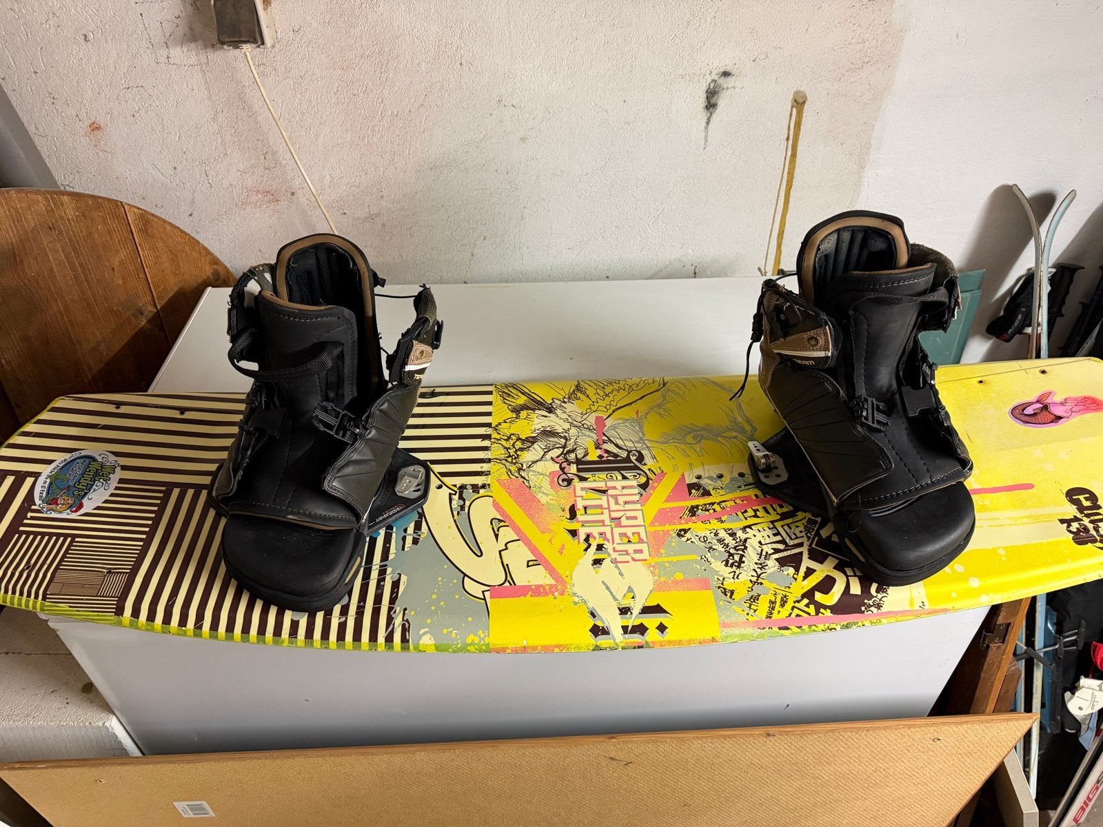 Wakeboard Hyperlite met bindingen - 135 cm, Ophalen, Gebruikt, Board en Schoenen