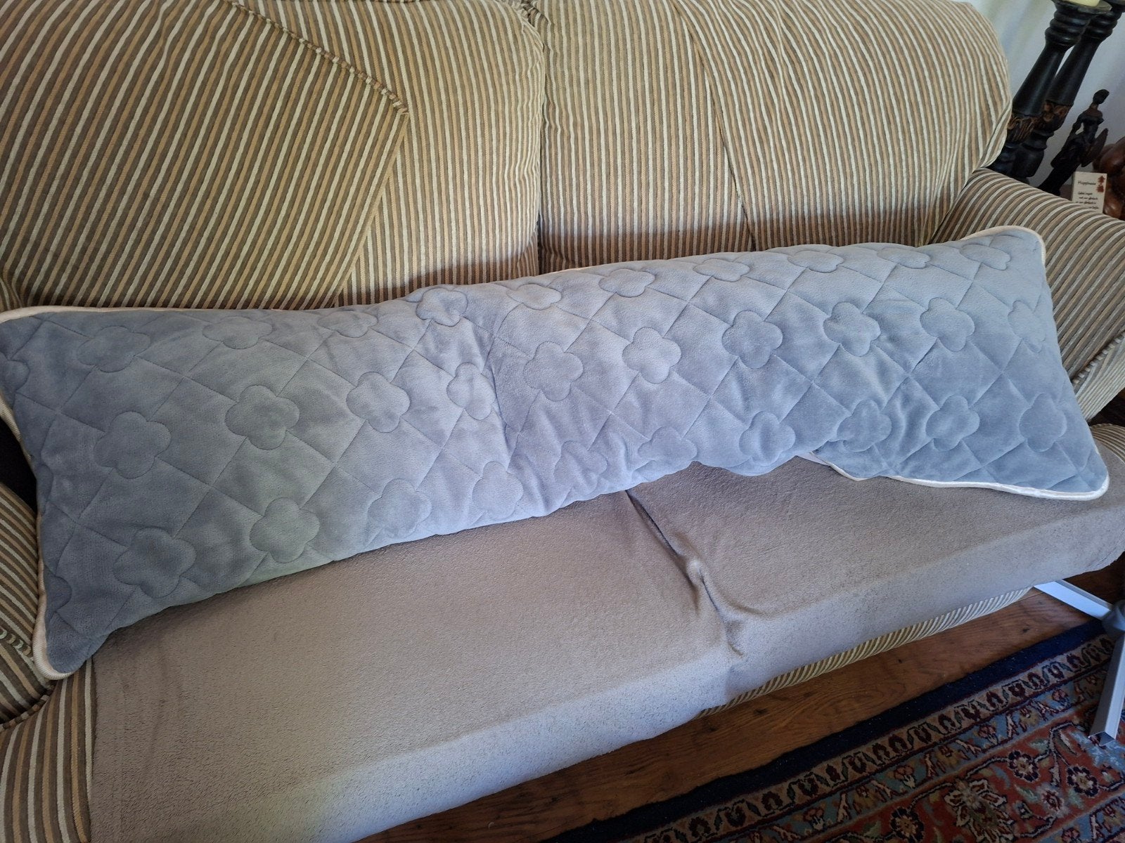 Kussenhoes Grijs 5 Euro + bedsprei Grijs 7.50, Ophalen, Zo goed als nieuw, Grijs, Vierkant