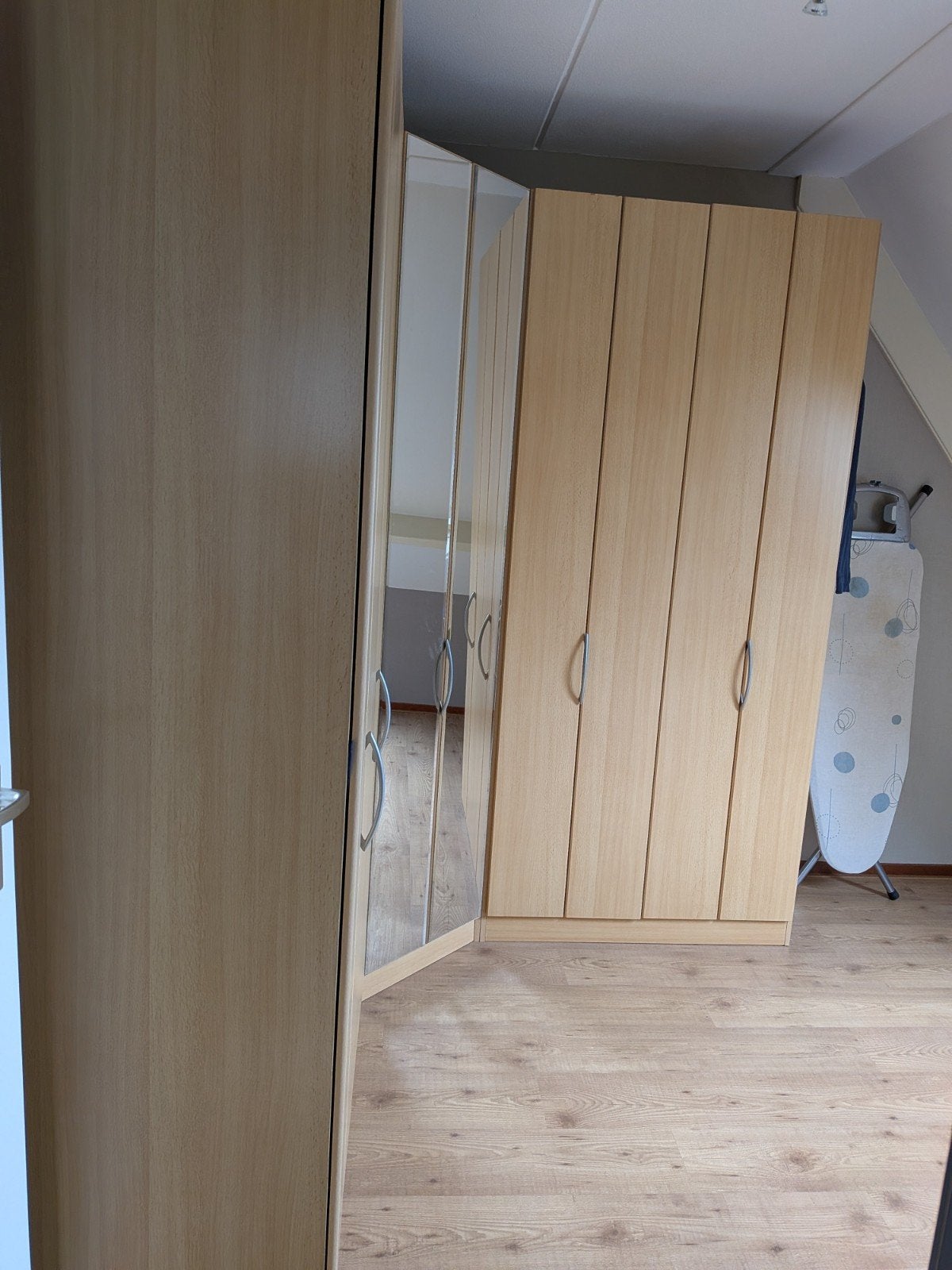 Grote kledingkast met spiegeldeuren - hoekopstelling, Huis en Inrichting, Kasten | Kledingkasten, Ophalen, Met deur(en), Gebruikt