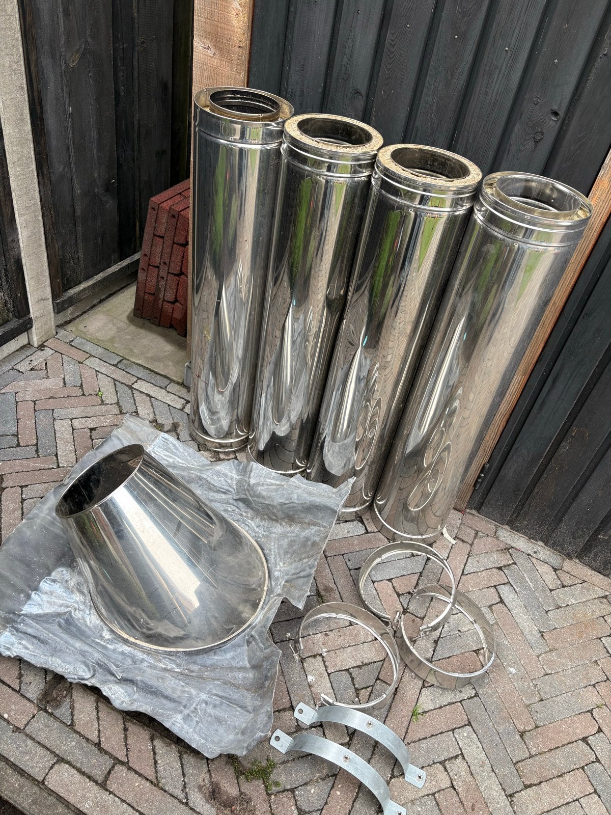 Houtkachel met dubbelwandige kachelbuis Dinak en dakdoorvoer, Ophalen of Verzenden, Gebruikt, Vrijstaande haard, Houthaard