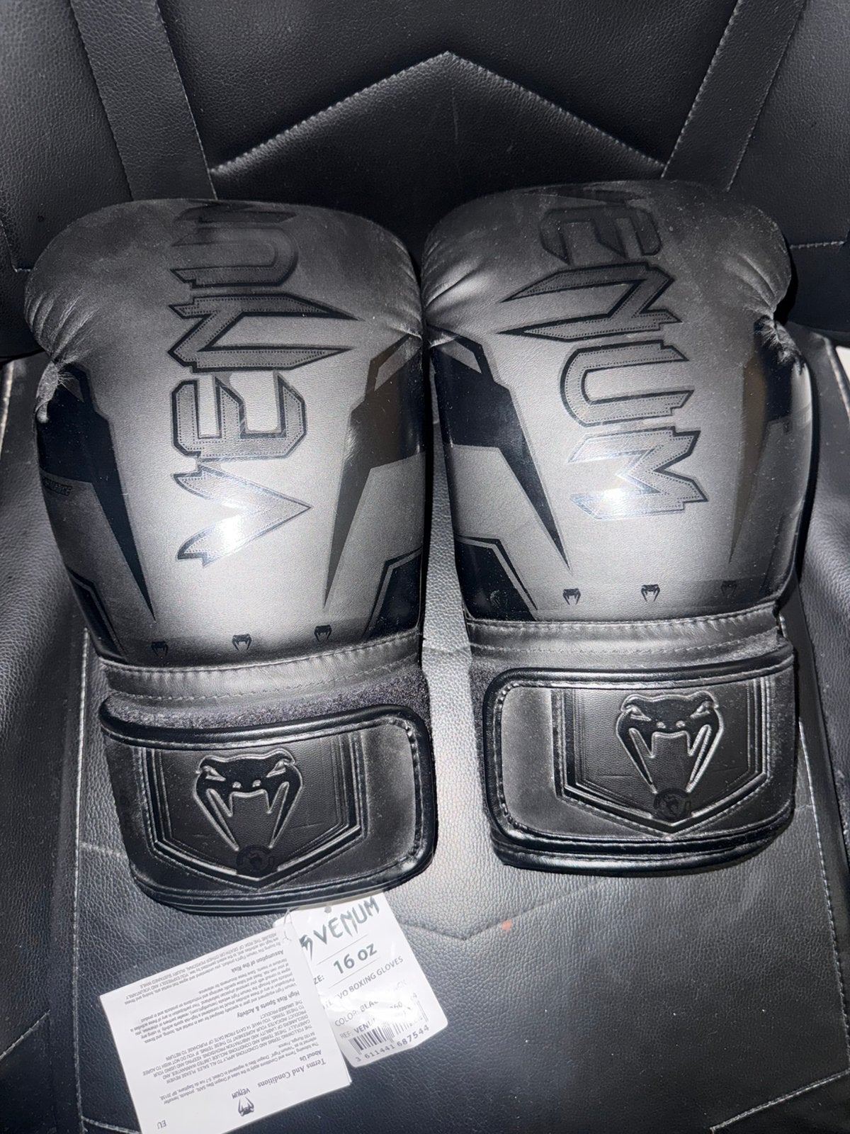 MOET WEG! Nieuw & ongedragen Venum Elite 16oz - €90, Ophalen of Verzenden, Nieuw, Bokshandschoenen