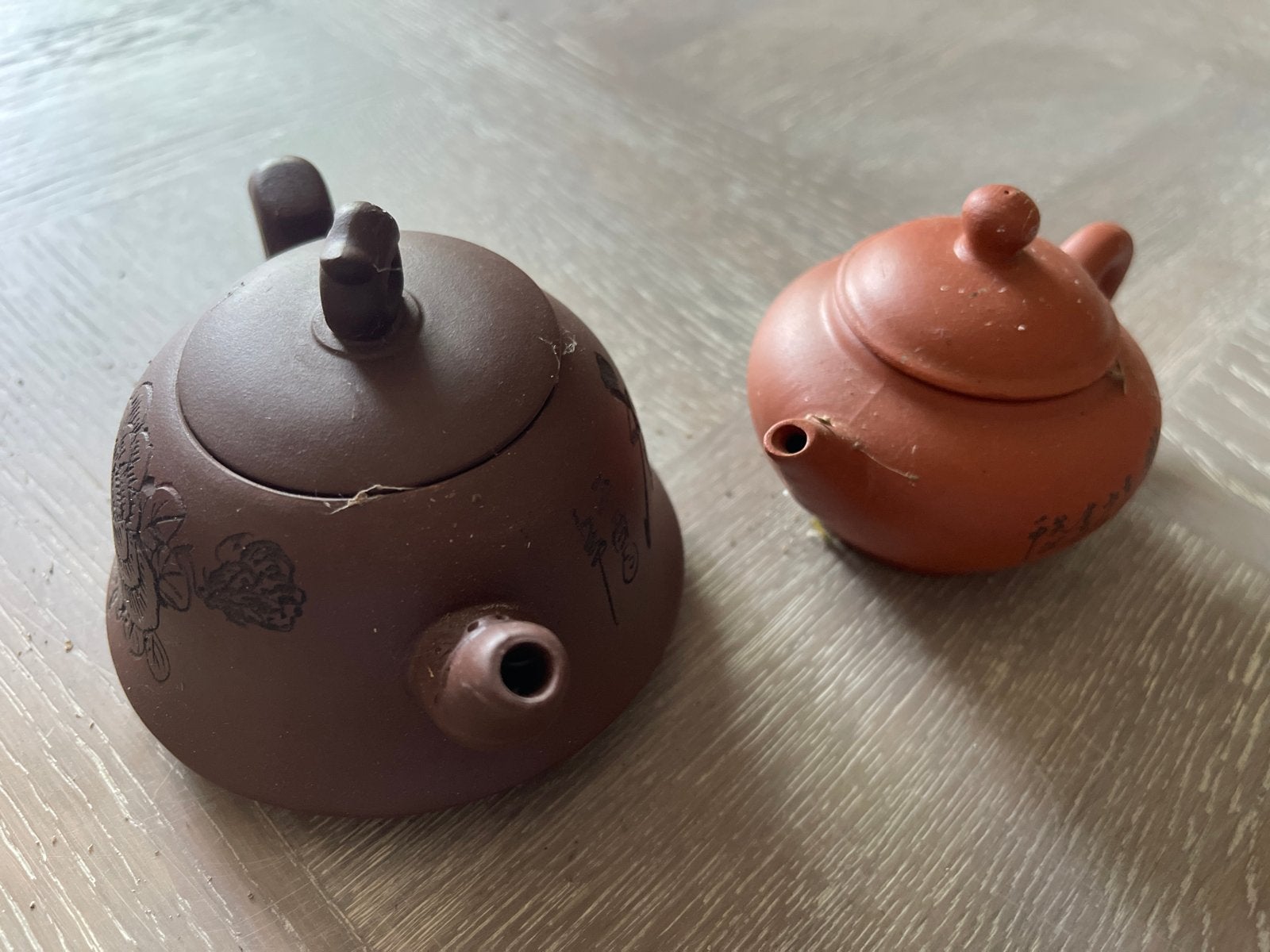 Twee Chinese Yixing/Zisha theepotjes – handgemaakt, Ophalen of Verzenden