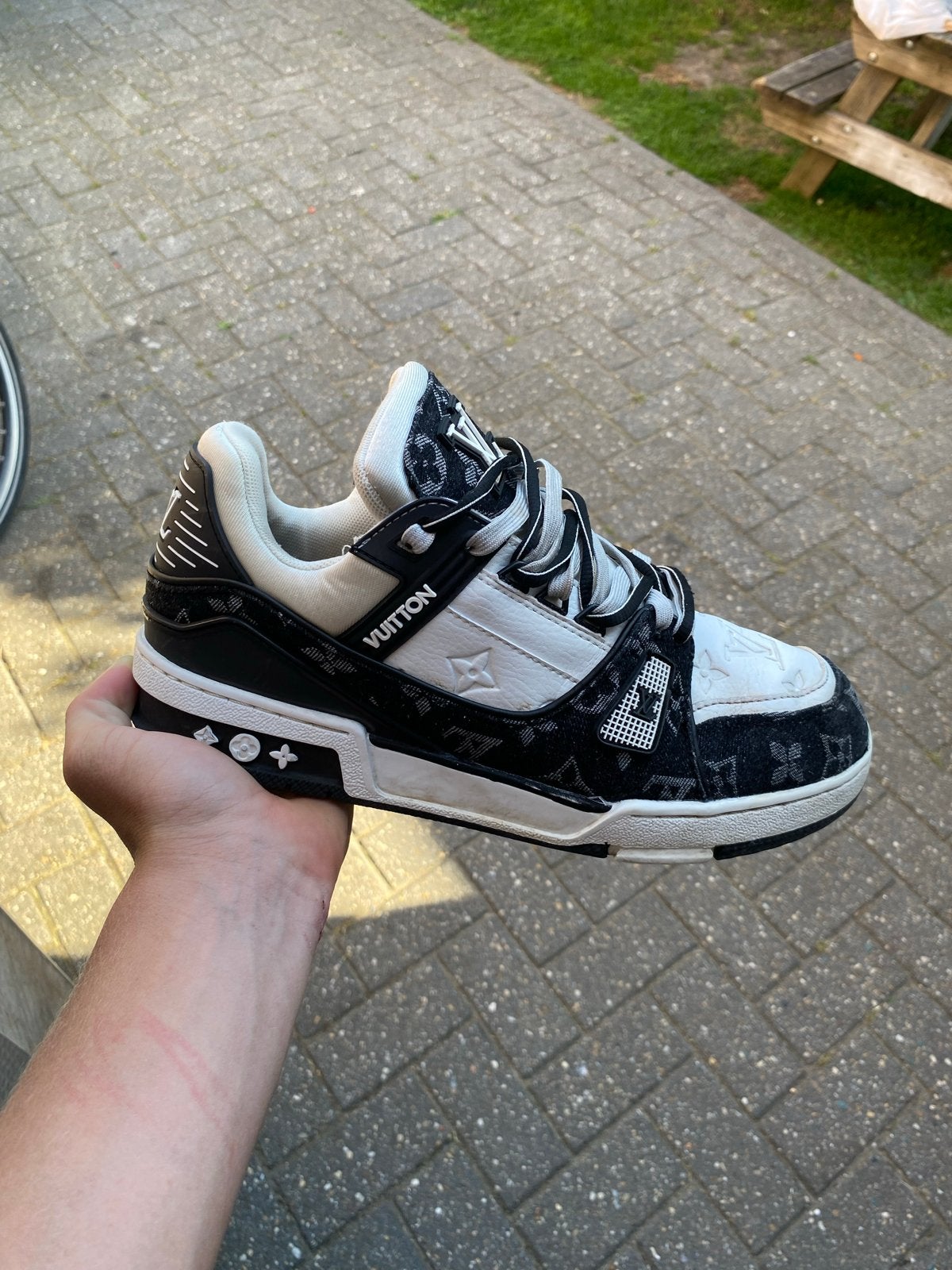 Louis Vuitton Sneakers - Zwart/Wit - Maat 44, Zwart, Ophalen of Verzenden, Sneakers of Gympen, Gedragen
