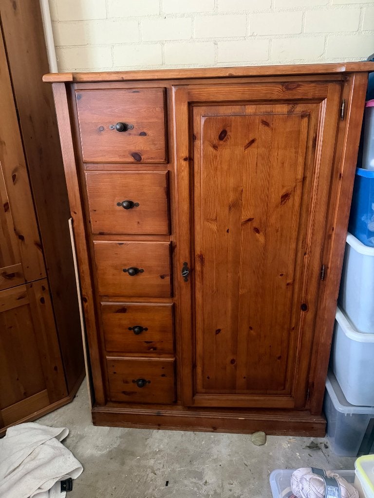 Grenen kast, Ophalen