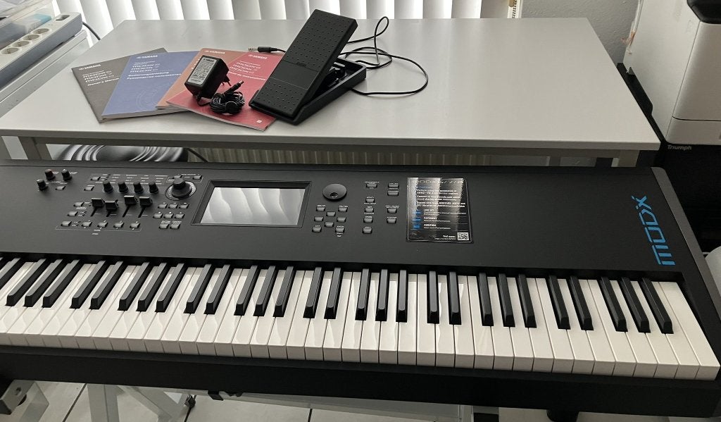 Yamaha MODX8 synth workstation 88 keys met FC7 Pedaal, Ophalen, Zo goed als nieuw, 88 toetsen, Yamaha