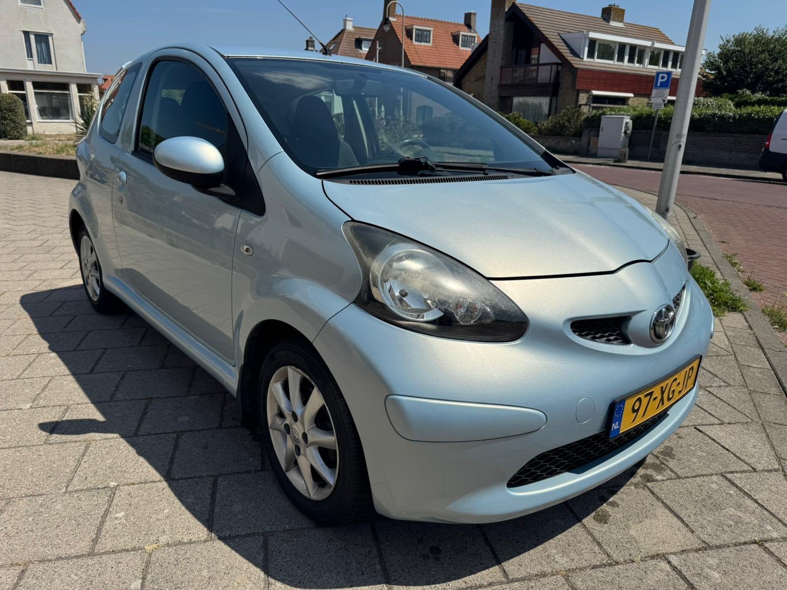 Toyota  aygo 68 pk zuinig en sportief!!!, Auto's, Voorwielaandrijving, Stof, Blauw, 68 pk
