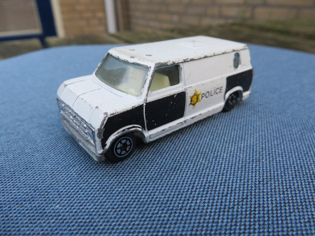 Universal Studios Ford Ecoline POLICE (Yatming), Hobby en Vrije tijd, Ophalen of Verzenden, Gebruikt, Auto
