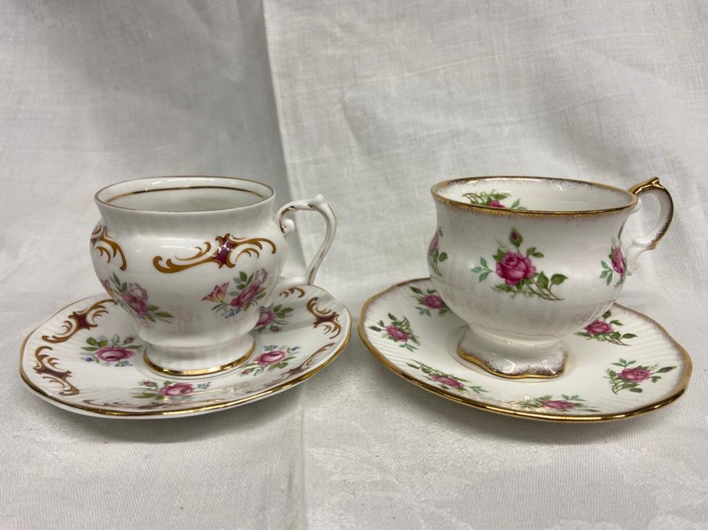 Twee porseleinen kopjes Queens en Elizabethan, Antiek en Kunst, Antiek | Servies los, Ophalen of Verzenden