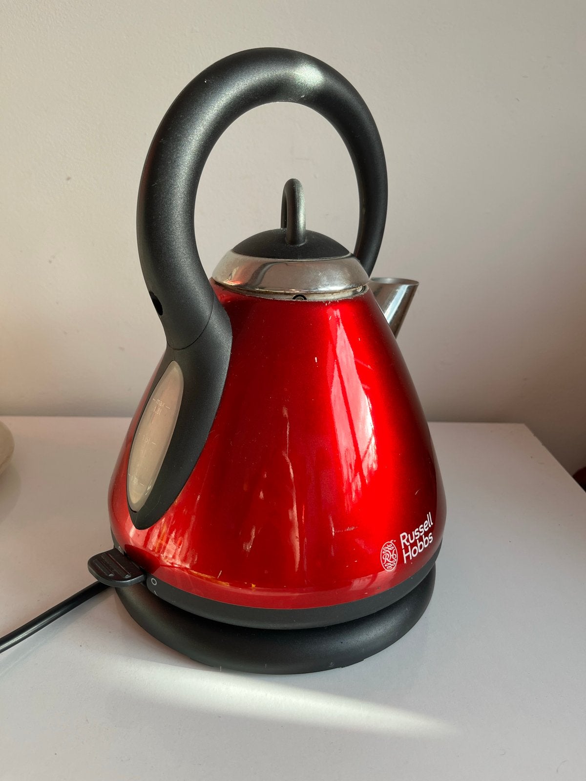 Russell Hobbs Waterkoker Rood - Gebruikt, 1 tot 2 liter, Ophalen of Verzenden, Gebruikt, Draadloos