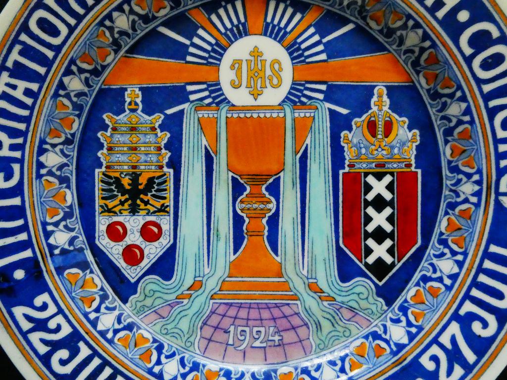 Gedenkbord Internationaal Eucharistisch Congres 1924 , Mosa, Antiek en Kunst, Ophalen of Verzenden