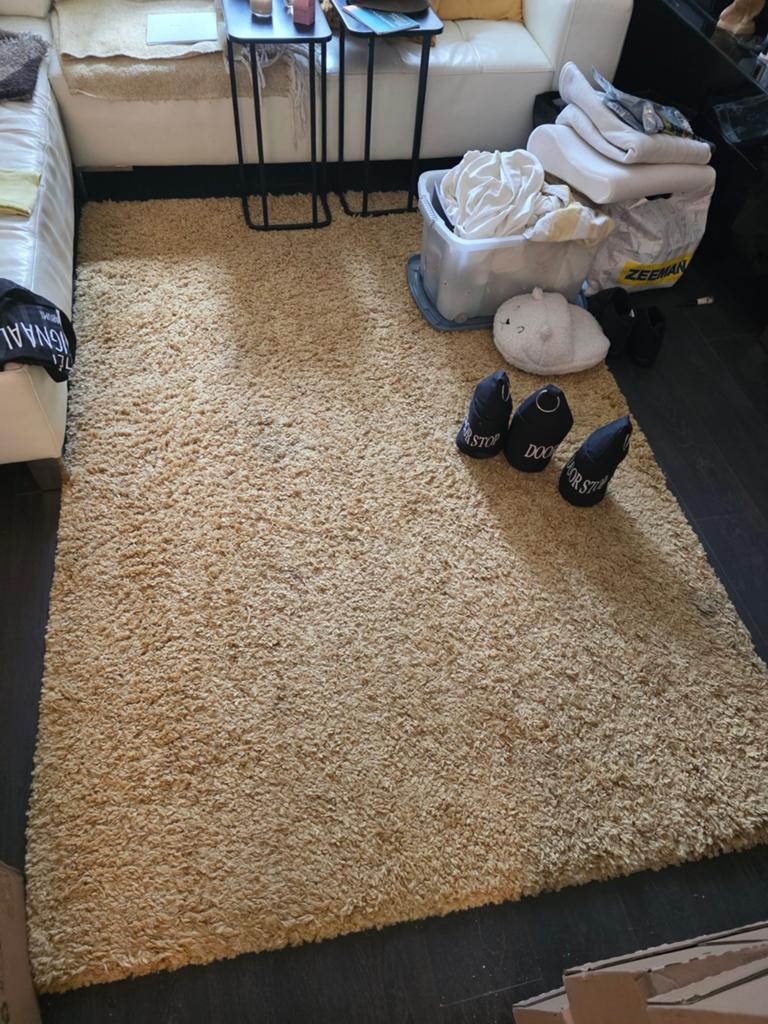 Gratis ophalen in Amstelveen 2 vloerkleden okergeel, Ophalen, Gebruikt, Rechthoekig, 200 cm of meer